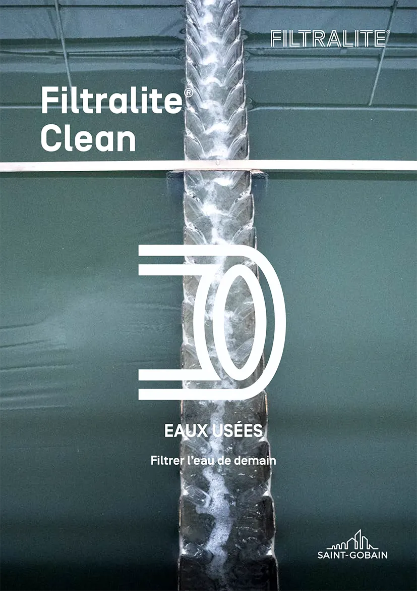 Couverture de la brochure Filtralite Clean montrant un processus de traitement de l’eau avec un écoulement clair et un symbole blanc Filtralite Clean. Le texte indique : « Filtralite Clean – Eaux usées – Filtrer l’eau de demain ».