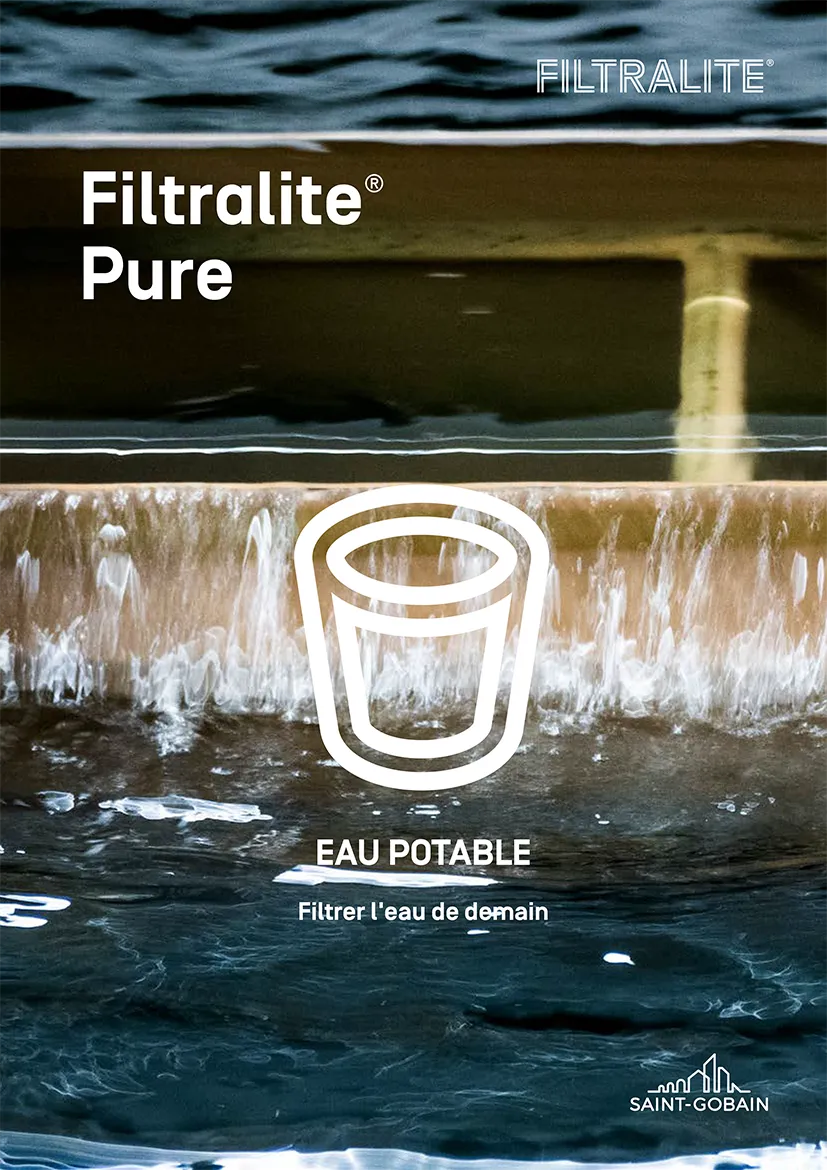 Couverture de la brochure Filtralite Pure montrant de l’eau en mouvement. Le texte indique : « Filtralite Pure – Eau potable – Filtrer l’eau de demain » avec le logo Filtralite