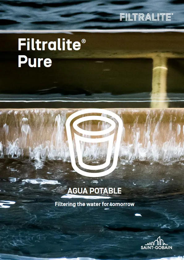 Portada del folleto de Filtralite Pure con imagen de agua fluyendo. El texto dice “Filtralite Pure – Agua potable – Filtering the water for tomorrow” con el logotipo de Filtralite